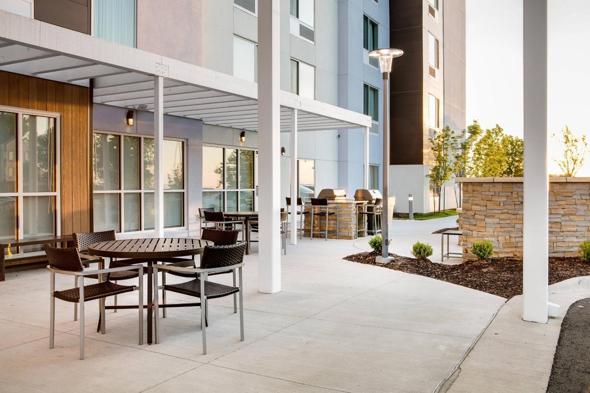 Towneplace Suites By Marriott Kansas City Airport Ngoại thất bức ảnh